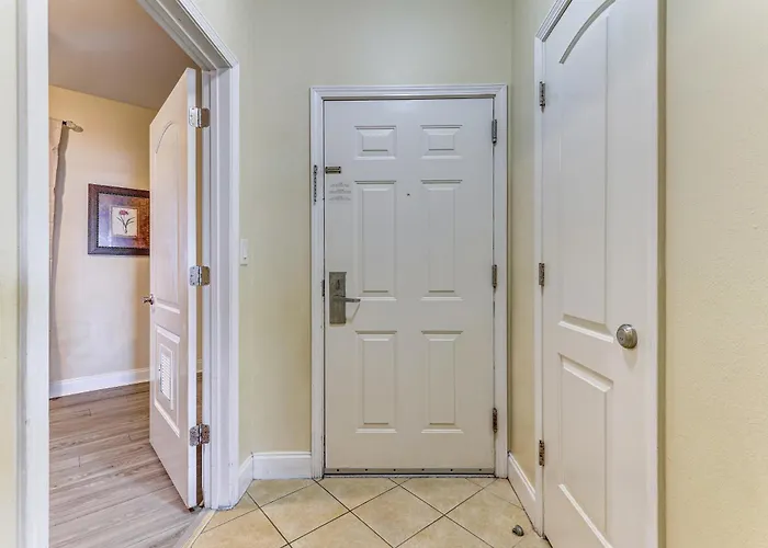 Lakefront Resort Condo Near Disney & Epic Universe Orlando