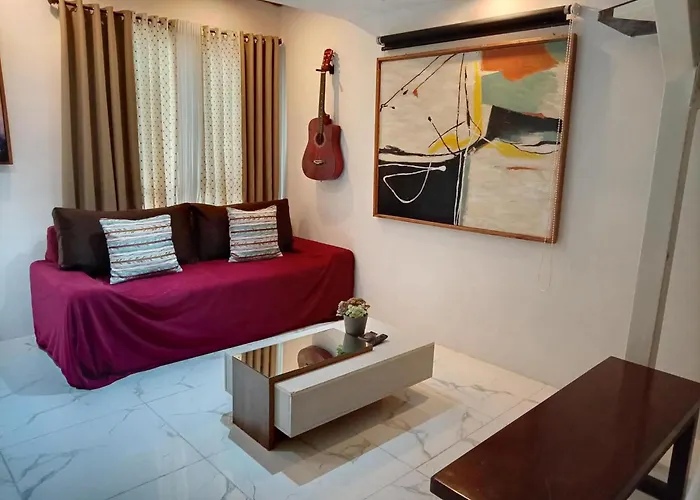 L1 Twin Bed Staycation In Bgc Manila