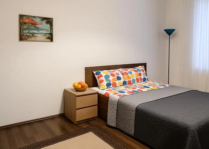 Modern Apartment Malborska,14, Metro&Mall, Parking&Smarttv Warschau