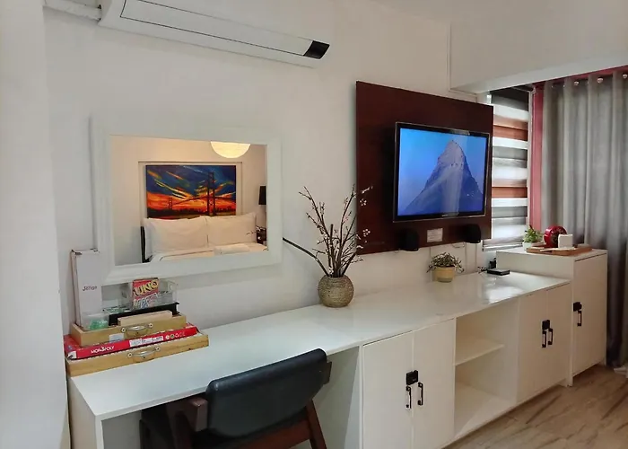 L1 Twin Bed Staycation In Bgc Manila