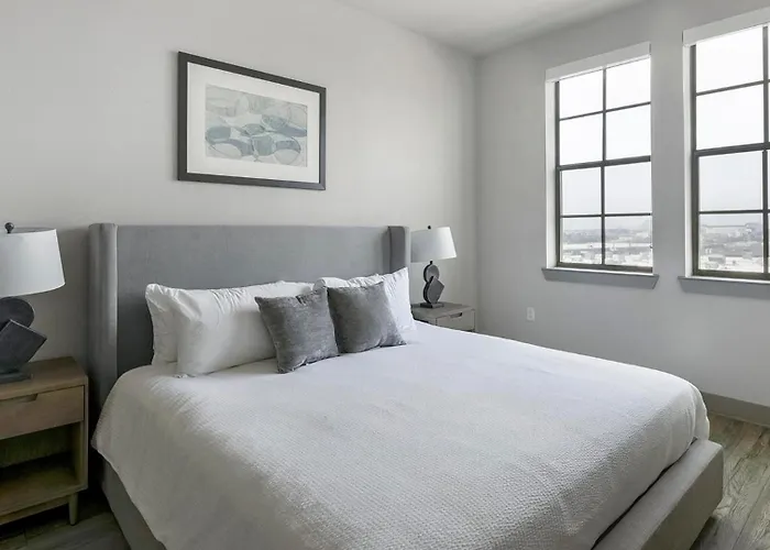 Landing Modern 2Bd Yoga Studio Rooftop Lounge Houston