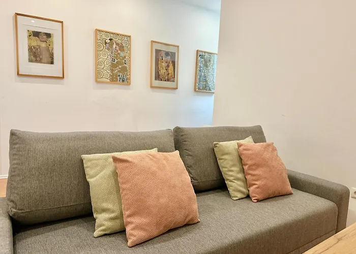 Spacious Apartment Near City Center Wien