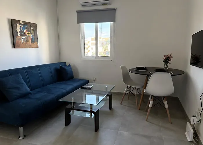 Modern City Stay - Renovated Apartment Near Finikoudes Beach Larnaka