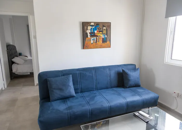 Modern City Stay - Renovated Apartment Near Finikoudes Beach Larnaka