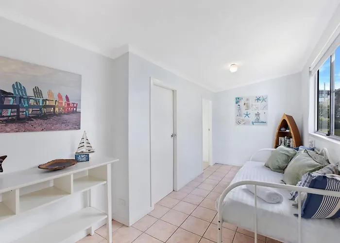 Lake Edge Cottage Budgewoi