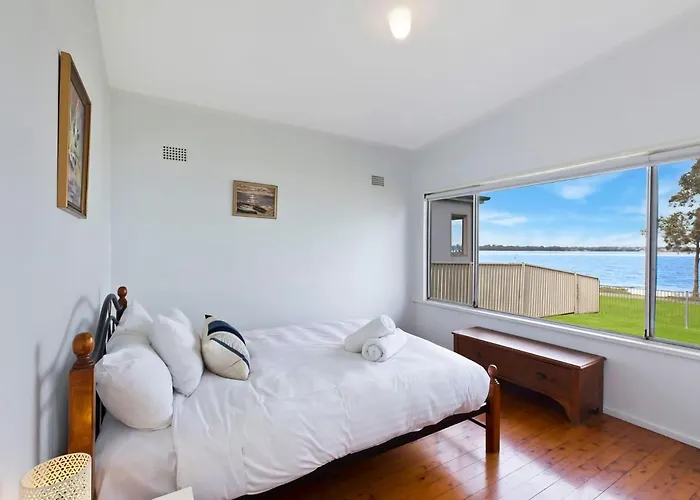 Lake Edge Cottage Budgewoi