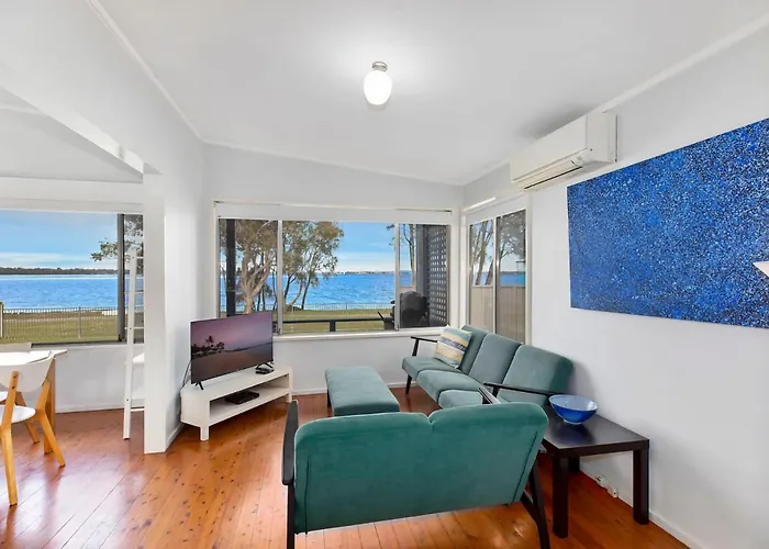 Lake Edge Cottage Budgewoi