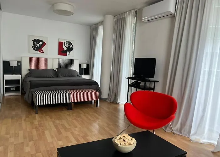 Apartamentos De Maria En Martinez! Av Libertador Con Patio!