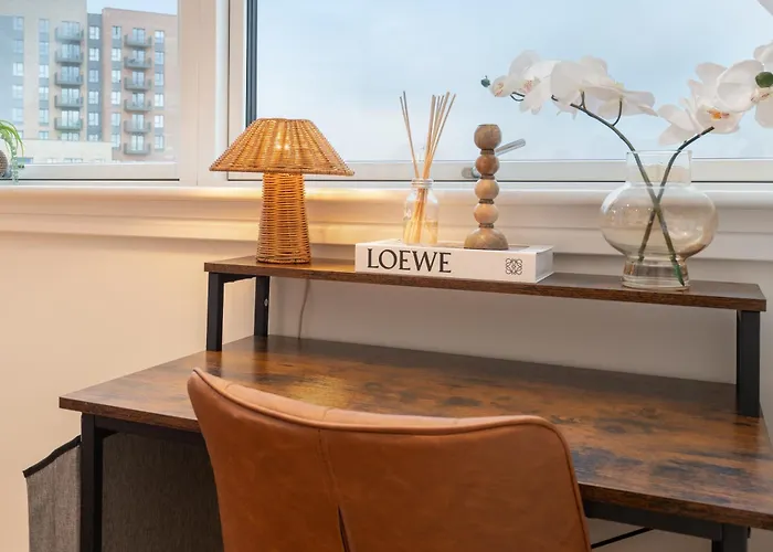 Luxe Apartment With Views, Gym, Game Room & Cinema London