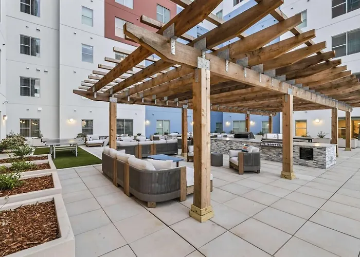 Posh Castle Nashville Pool Gym Parking