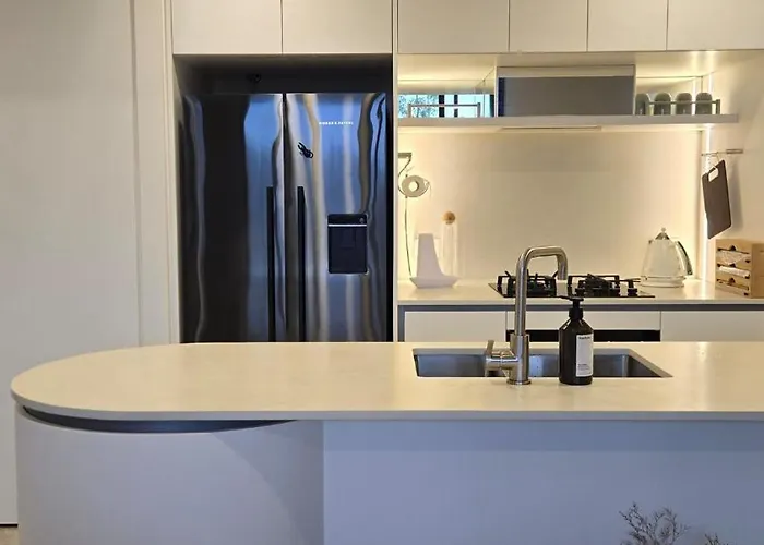 Rivi Retreat - Brand New Luxury & Central Sydney
