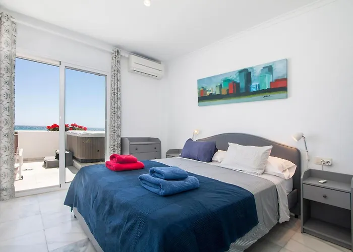 Superb Large Apartment On The Beach Marbella
