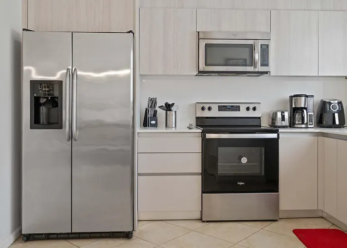 Beautiful 4 Bedroom House In Gold Coast Palm Beach