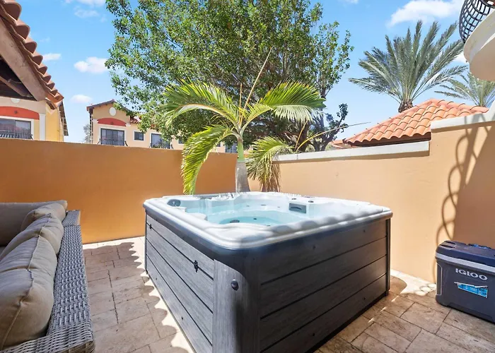 Beautiful 4 Bedroom House In Gold Coast Palm Beach