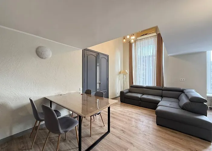18 Deribasivska Street Jacuzzi Apartment Odessa