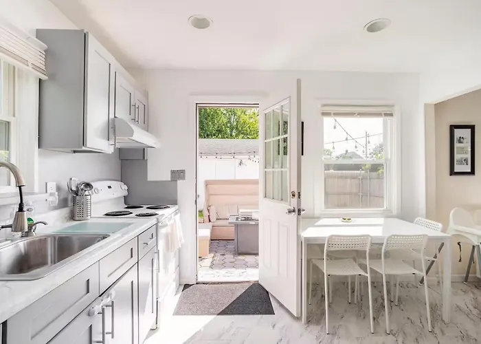 Entire 3Bdr Home W/Parking, Backyard, Firepit, Bbq New York