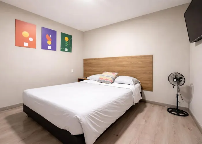 Aparta Estudio Cerca Al Parque Lleras M202 By Roots Rentals Medellín