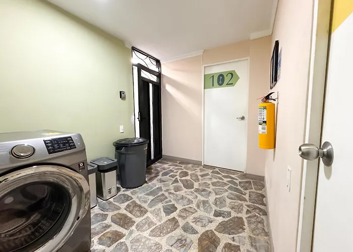 Aparta Estudio Cerca Al Parque Lleras M202 By Roots Rentals Medellín