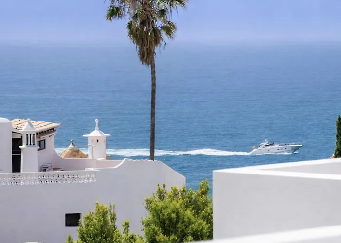 3-Bed Clifftop Beach House - Pool, Private Garden, Rooftop&Paddle Boards Porches 