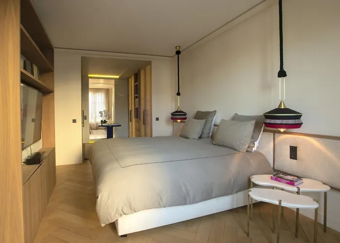 Luxueux Appartement Avec Balcon, Champs Elysees Paris