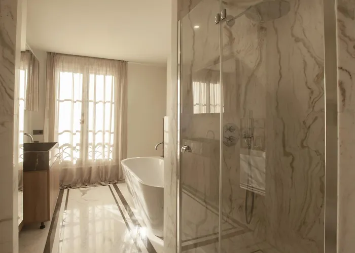 Luxueux Appartement Avec Balcon, Champs Elysees Paris