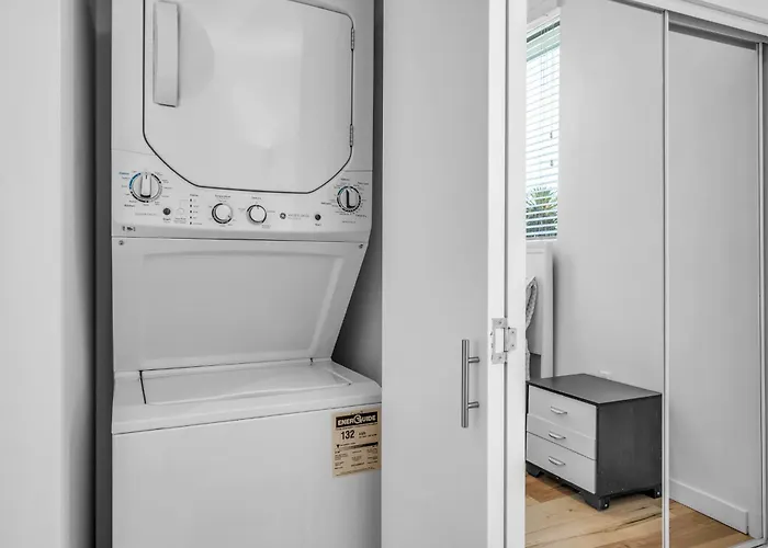Lux Modern 1-Bedroom 1-Bathroom Loft With Parking Los Angeles