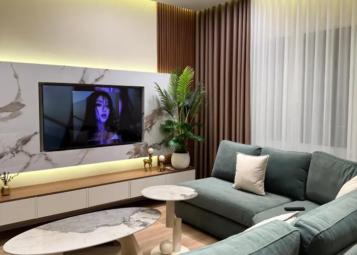 Modern Luxury Apartment-City Center-Walk Anywhere Durrës