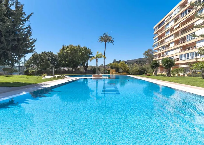 Perfect Location! Walk A Few Minutes To Restaurants, Lovely Beach, Town, Train And Bus Torremolinos