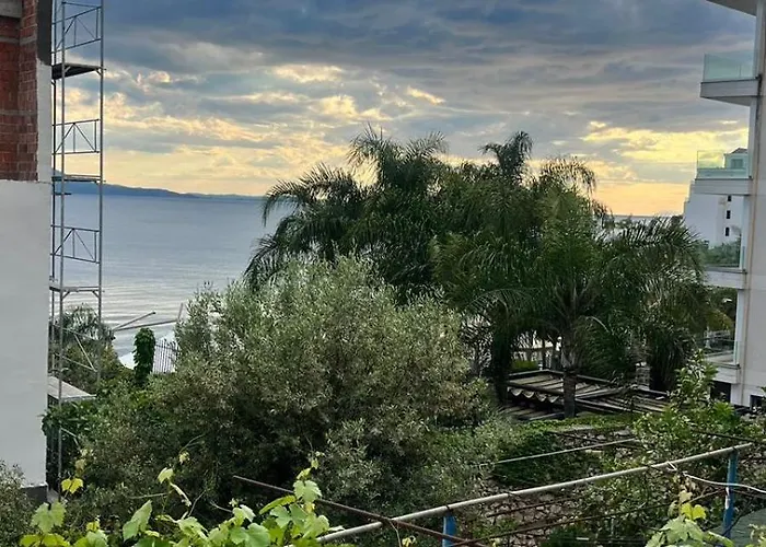 Beachside Coral Nest Sarandë