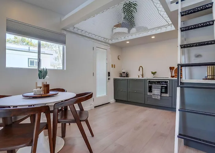 Private Not-So-Tiny Home - Yard & Dogs Ok Los Angeles