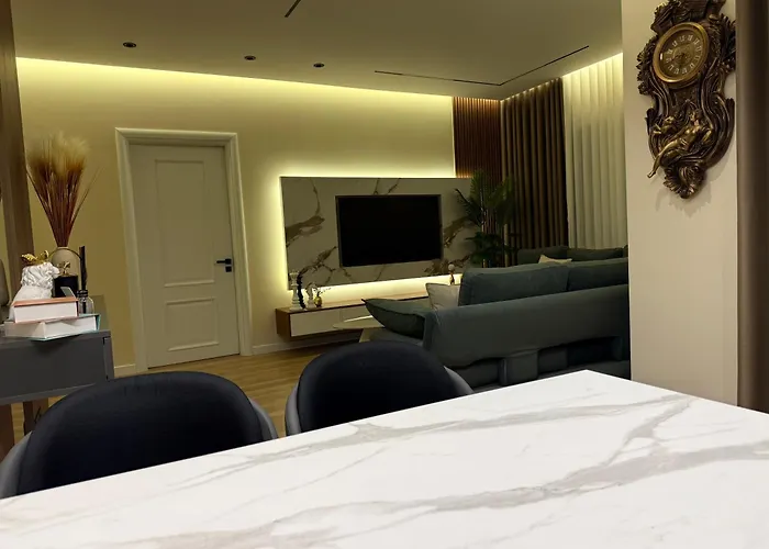 Modern Luxury Apartment-City Center-Walk Anywhere Durrës