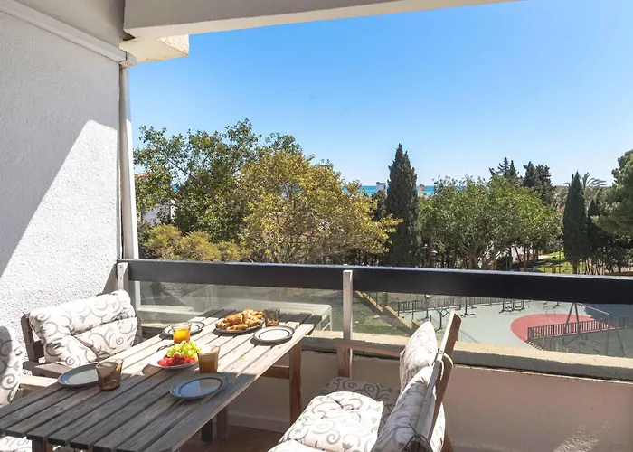 Perfect Location! Walk A Few Minutes To Restaurants, Lovely Beach, Town, Train And Bus Torremolinos