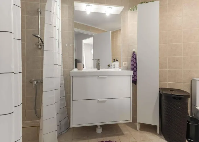 Perfect Location! Walk A Few Minutes To Restaurants, Lovely Beach, Town, Train And Bus Torremolinos
