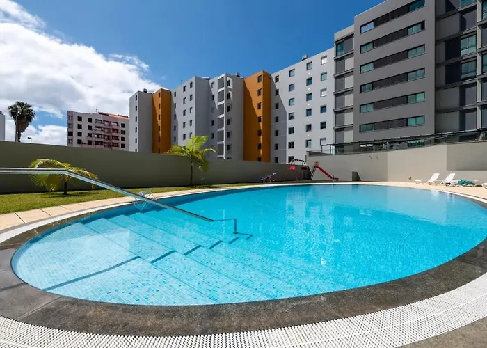 Nomad Horizon Spacious Apartment With Pool & Gym Funchal 