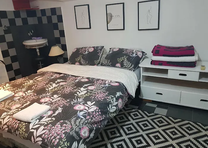 Katata Apartment Spacious House Floor With Terraces, 3 Bedrooms, Parking,Wi-Fi Podgorica