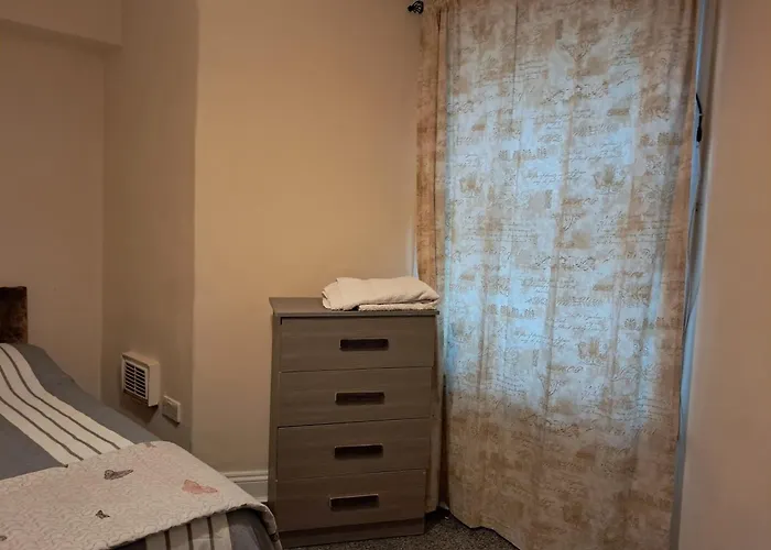 Apartment Sleeps 3 With Garden Pets Welcome London
