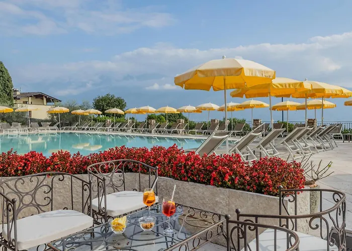 Residence Borgo Dei Limoni - Appartamenti Con Garage Gargnano