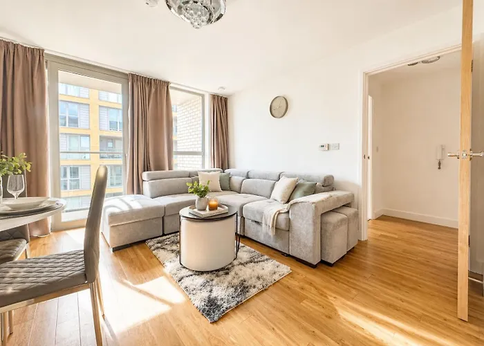 Central-Modern 1-Bed Apt,Sleep 4 -Near Train Station & Easy Access To Central London & City Centre