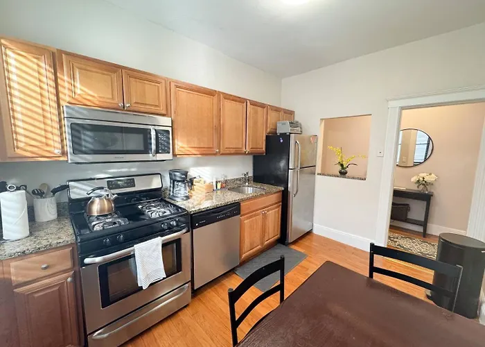 Ferienwohnung 2 Bed, In Unit Laundry, Boston College, Balcony