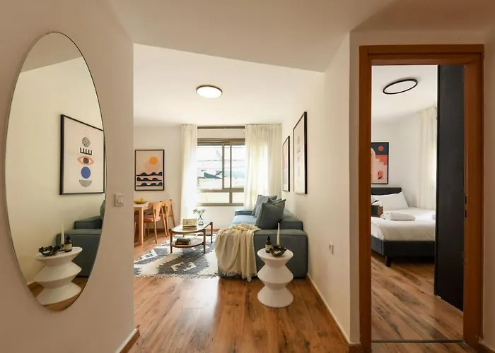 Mamad Beachside 2BR Walk 4 Min Parking Tel Aviv-Jaffa