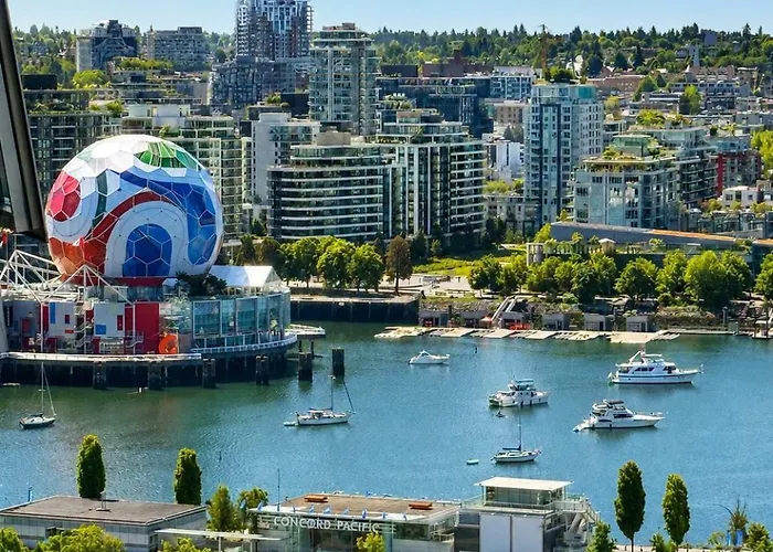 Two Bedroom Apartment With Stunning 180 Water, Mountain And City View Pool Hot Tub And Gym Heart Of Downtown Skytrain 3Mins Walk Right By Bc Place Rogers Arena Vancouver