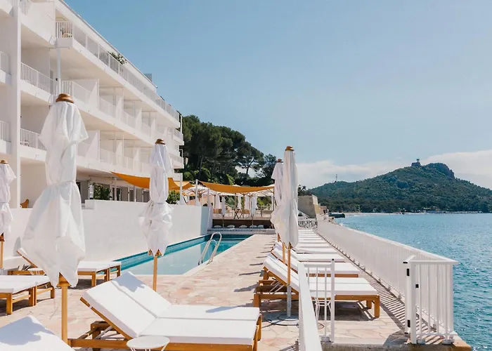 Les Roches Rouges, a Beaumier hotel Saint-Raphaël