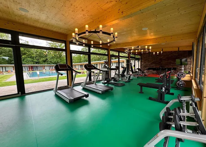 Luxusni Tyrolsky Chalet S Virivkou V Parkhotelu Villa Resort & Organic Spa Budweis
