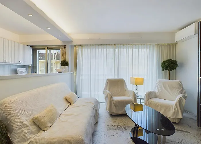 2 Bedroom, 2 Bathrooms, 2 Mins From The Croisette, Monod 348 Cannes