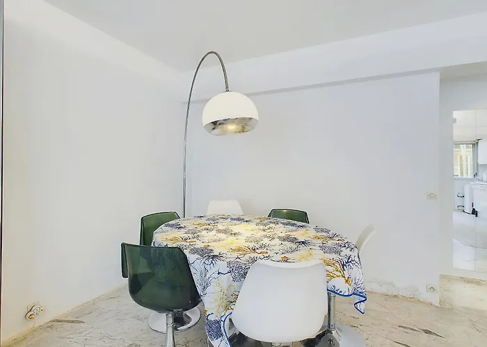 2 Bedroom, 2 Bathrooms, 2 Mins From The Croisette, Monod 348 Cannes