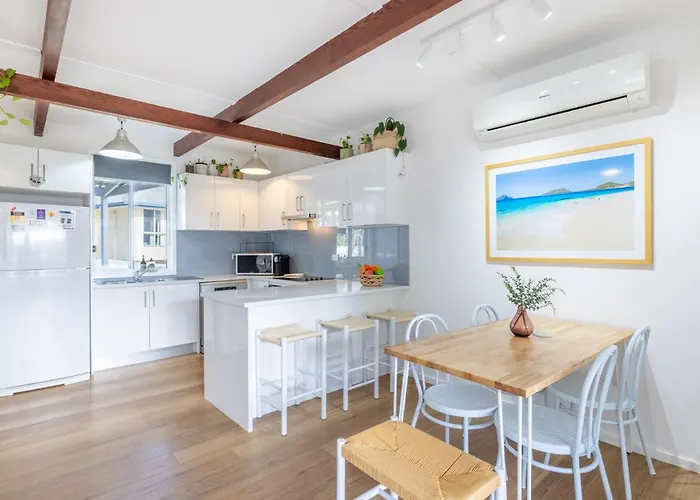 Villa The Jacaranda, 3 Achilles St Pet Friendly, Air Con, Wi-Fi, Boat Parking Nelson Bay