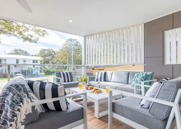 Villa The Jacaranda, 3 Achilles St Pet Friendly, Air Con, Wi-Fi, Boat Parking Nelson Bay