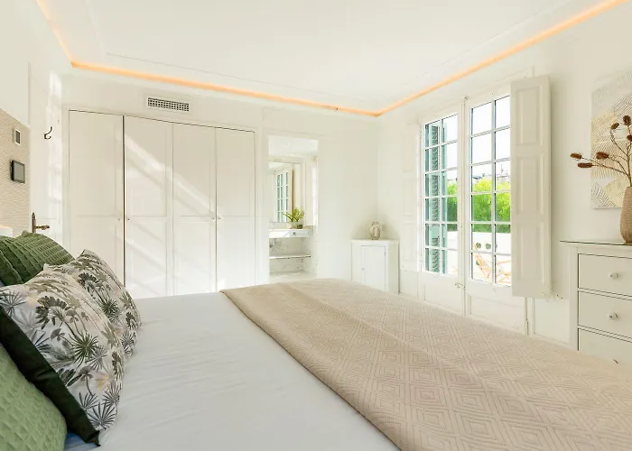 Villa De Los Leones In Heart Of Sitges By Beach And Town With Ac & Games