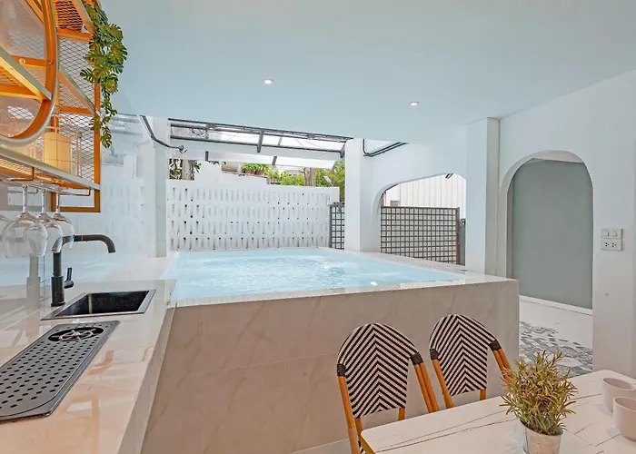 Joyhomes And Pool Nimman Chiang Mai