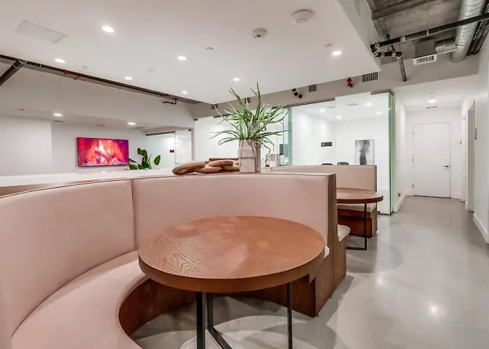 Culver City Studio W Gym Lounge Grill Nr 405 Lax-1132 Los Angeles